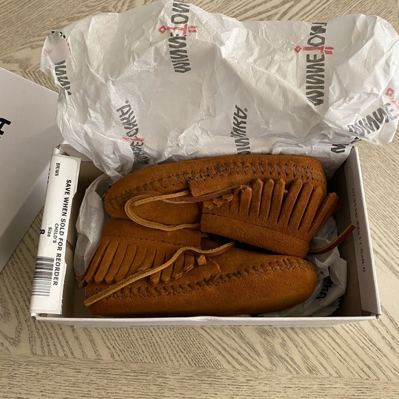 NIB Minnetonka moccasins size 8 - Picture 2 of 7